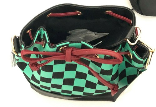 Demon Slayer: Kimetsu no Yaiba Tanjiro Crossbody Bucket Bag & Accessories Set - Picture 5 of 12