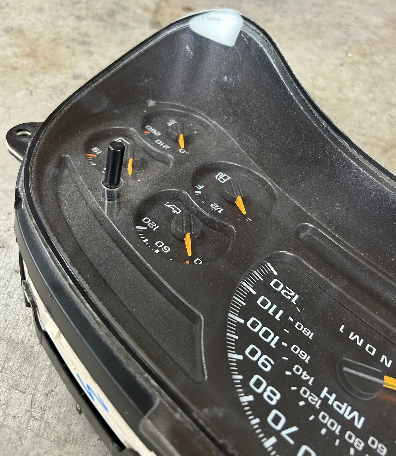 20052006 GMC SIERRA / CHEVY SILVERADO DIESEL INSTRUMENT CLUSTER