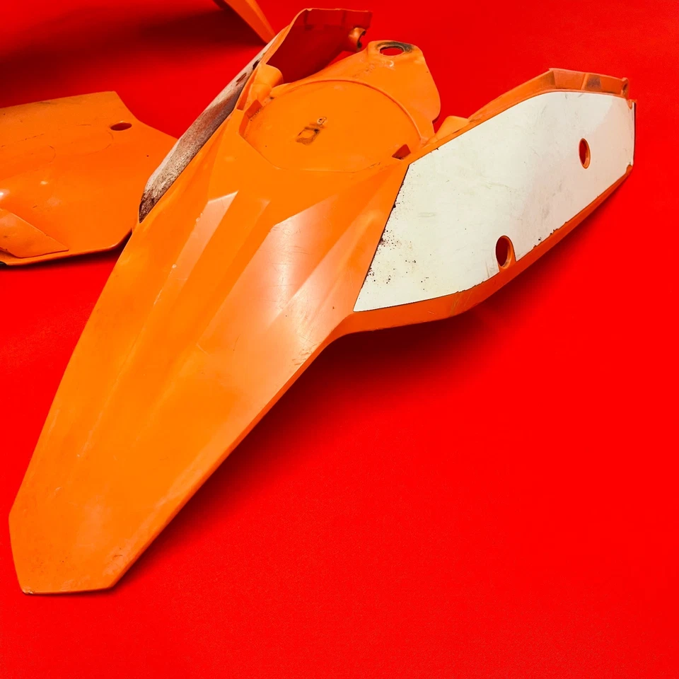 GUARDABARROS DELANTEROS TRASEROS DE PLÁSTICO KTM 450 ORIGINALES OEM KTM 450 XCF SXF EXC (2007-2010) Foto 4 de 4
