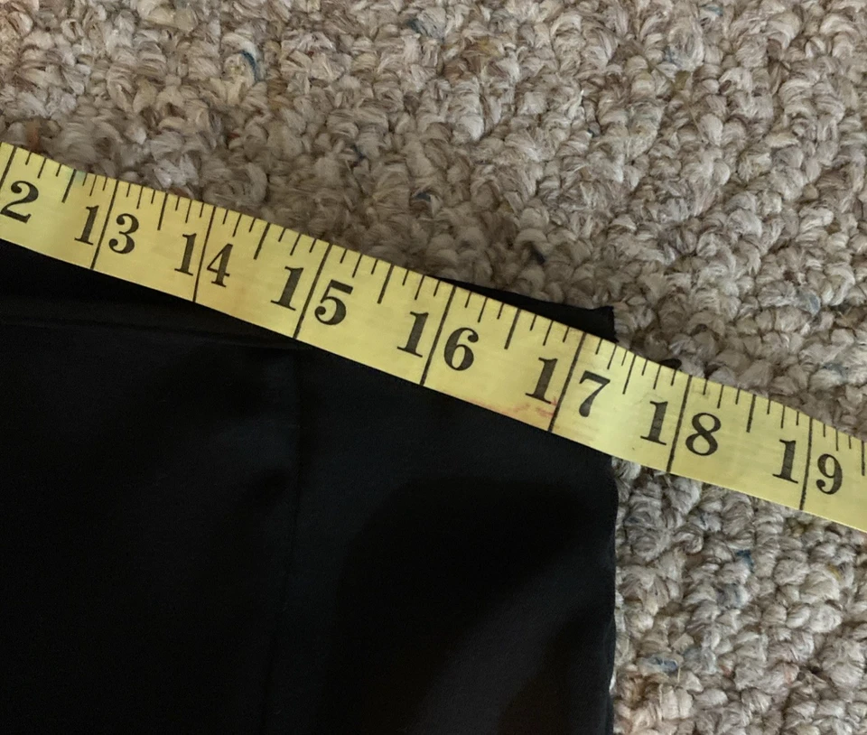 Falda negra Lane Bryant talla 14 cremallera lateral acampanada longitud media pantorrilla usada en excelente estado Foto 4 de 4