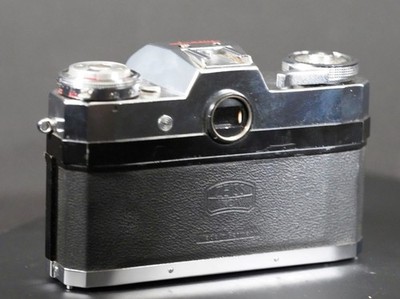Zeiss Ikon Contaflex Super B 35mm SLR Camera w/ Carl Zeiss Tessar