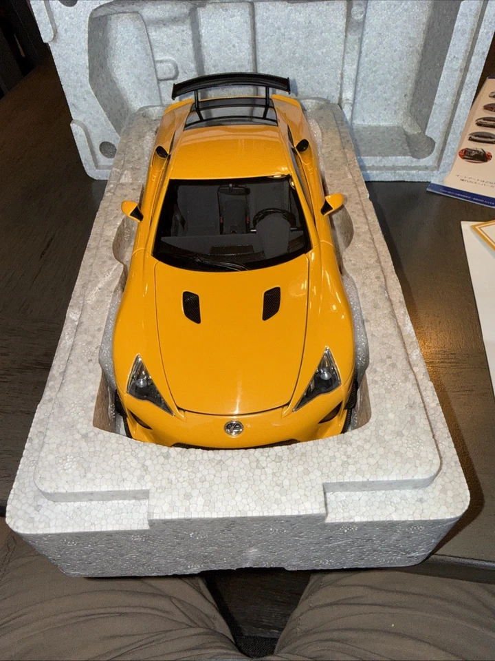 Autoart Lexus LFA 1:18 ORANGE Nurburgring Limited Edition RAREST - Image 3 of 4