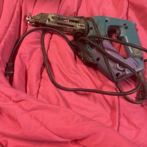 MAKITA 6830 AUTO FEED SCREWDRIVER CORDED ELECTRIC
