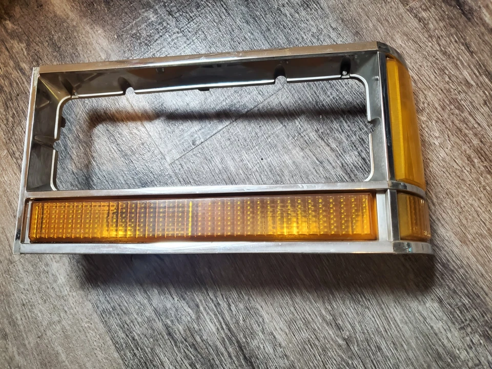 1980-1987 Ford Crown Victoria Driver Left Headlight Bezel Trim Frame LH Turn Foto 2 de 4