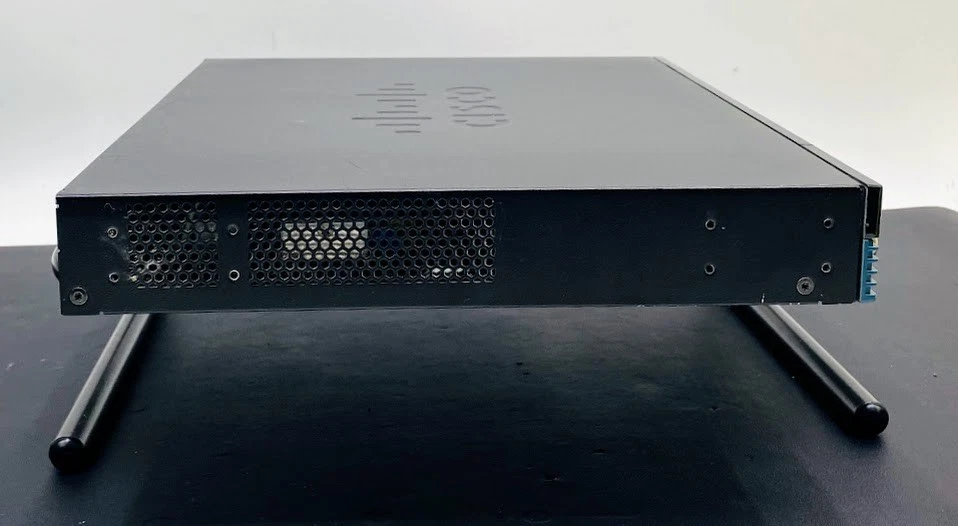 Router de servicio Cisco serie 1900 modelo 1921 Gigabit Ethernet Foto 3 de 4