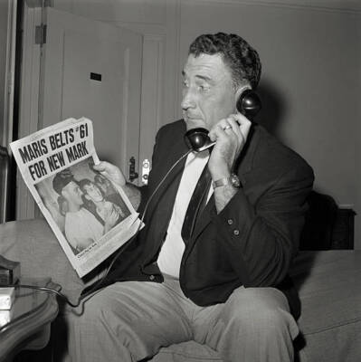 Cincinnati Reds manager Fred Hutchinson scans headlines as he - 1961 Old Photo