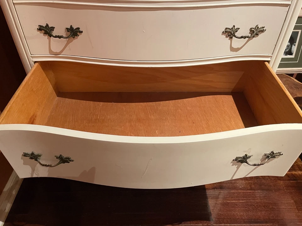 Cómoda Highboy blanca French Country Foto 2 de 4