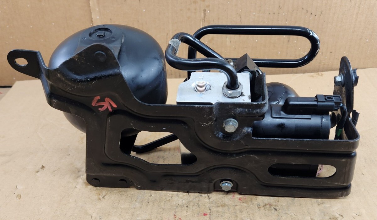 0311 Mercedes W230 SL500 SL550 Hydraulic Suspension Valve Block