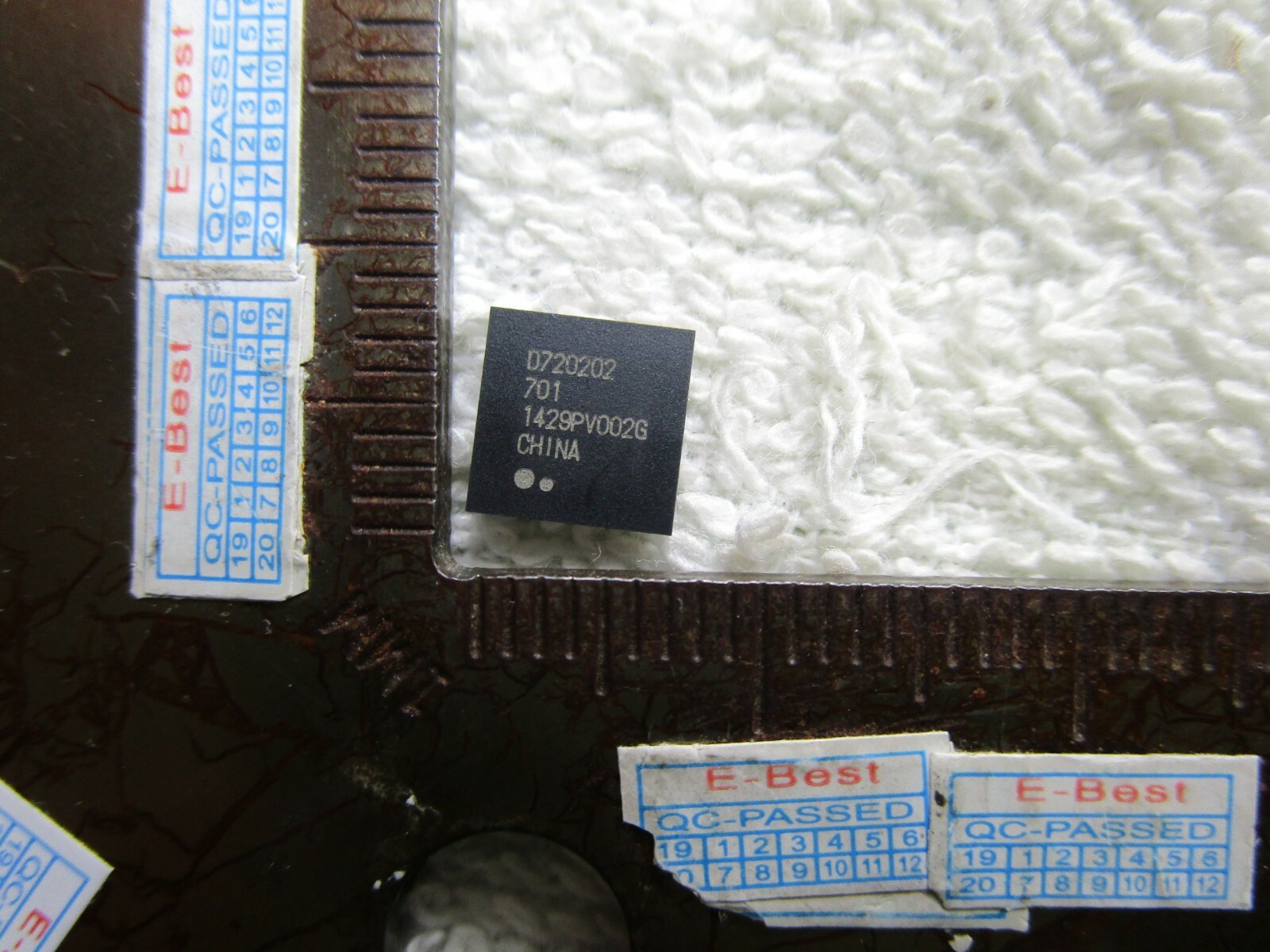 1 Piece D72O202 D7202O2 UPD720202 D720202 UPD720202K8-701-BAA-A QFN48 ...