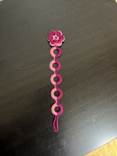 Handarbeit gestrickt gehäkelt Schnuller Halter Mädchen rosa & weinrot 3D Blume Baby Kind - Bild 3 von 3