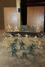 Lot of 21 Toy Soldier Action Figures Army Men