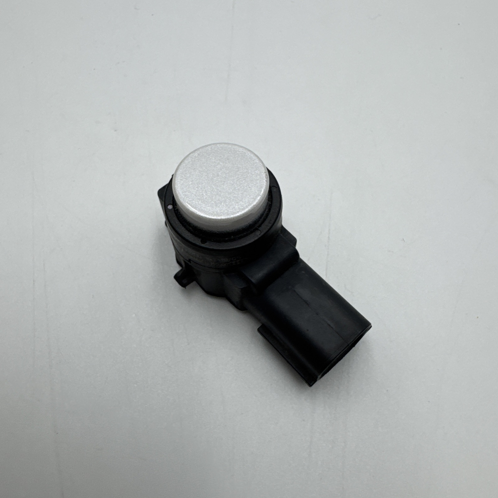 OEM Used White Parking Sensor for GMC Cadillac XT5 23148344