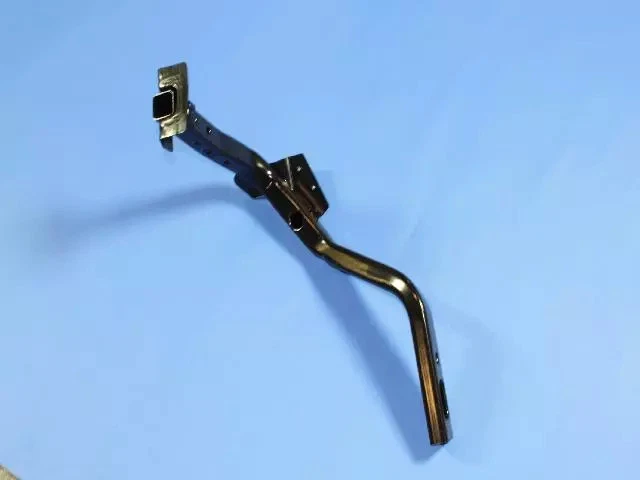 Refuerzo guardabarros izquierdo Mopar genuino 5183757AD Foto 3 de 4