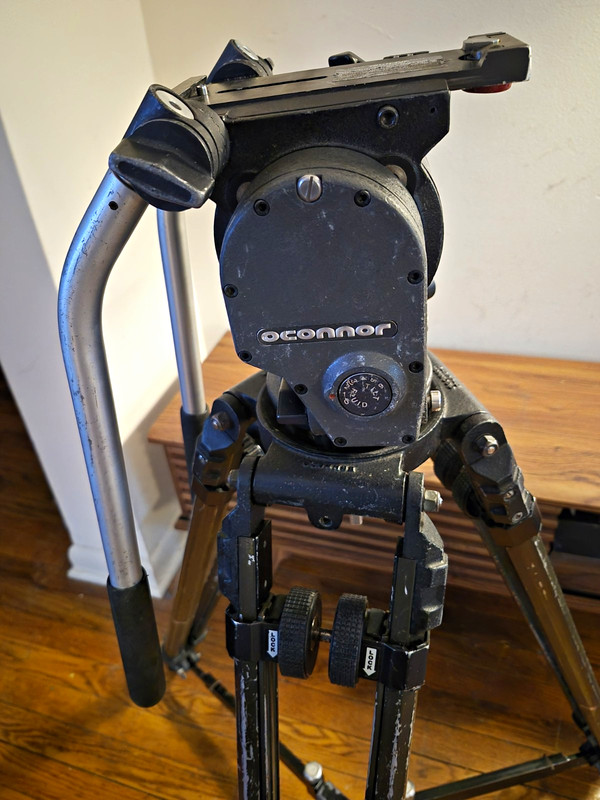 OConnor 1030 Fluid Head With Aluminum Tripod And Carrying Bag