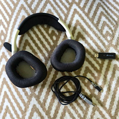 Corsair Void PRO RGB Wireless Gaming Headset Weiß + USB Dongle | Technisch top