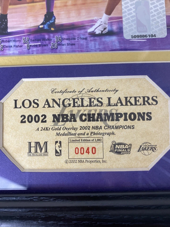 Vntage Highlind Mint 2002 Champions Lakers Kobe Bryan Shaq 24KT Gold Medallion  - Image 3 of 4