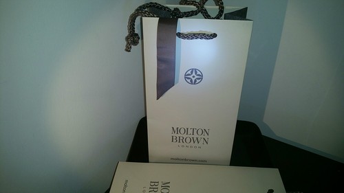Molton Brown Gift Bag x 2 -  11" x 6" x 3" with Grey ribbon Beautiful Brand new - Picture 3 of 3