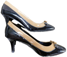 Vtg Etienne Aigner Heels Pumps Taupe Trim Patent Black 2 Tone Bow Logo Charms 7