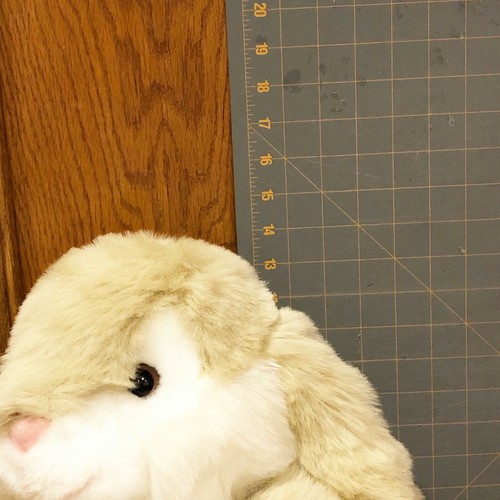 Conejo de Pascua Chrisha 1988 vintage juguetón peluche orejas grandes 13" ¡limpio!! - Imagen 8 de 9