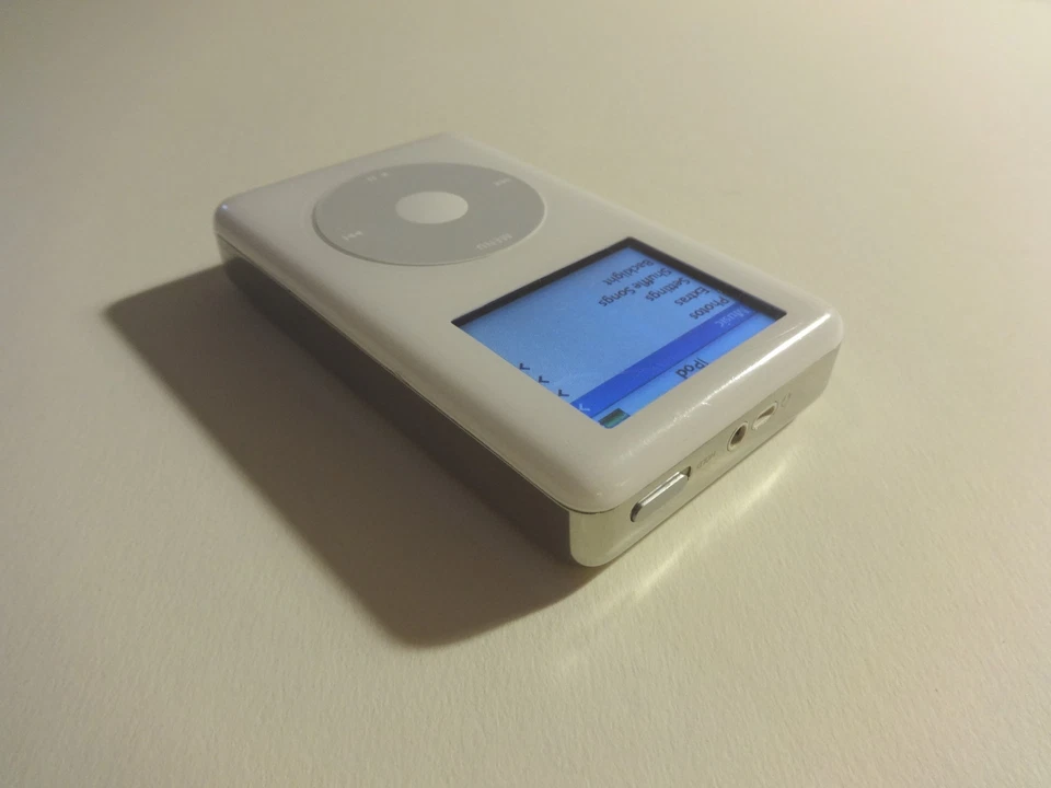 APPLE  IPOD  CLASSIC  4TH GEN. WHITE PHOTO  60GB...NEW  BATTERY... - Image 3 of 4