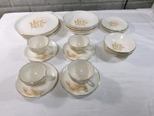 Homer Laughlin Golden Harvest VINTAGE 22k Gold Accent Dinnerware set 20 pieces