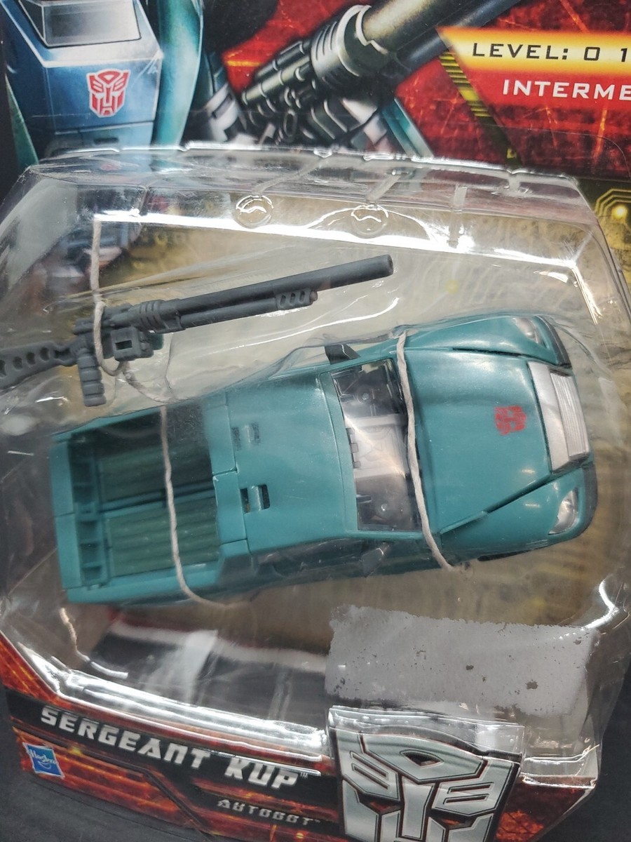 Hasbro TRANSFORMERS Generations Deluxe Class: SERGEANT KUP Action