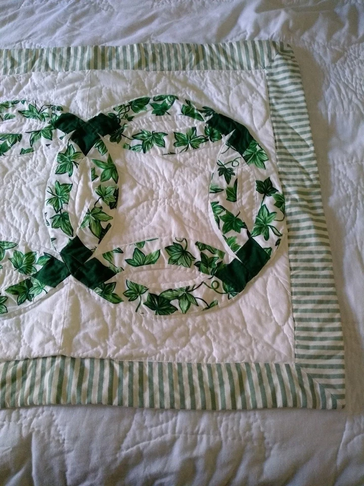 Винтажные арочные стеганые одеяла зеленый белый плющ и полоска стеганая наволочка 19 3/4 дюйма x 20,5 дюйма - Изображение 3 из 4