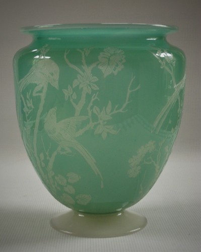 Steuben Art Glass Vase – Acid Cutback Jade Green over Alabaster – Exotic Birds - Picture 2 of 20