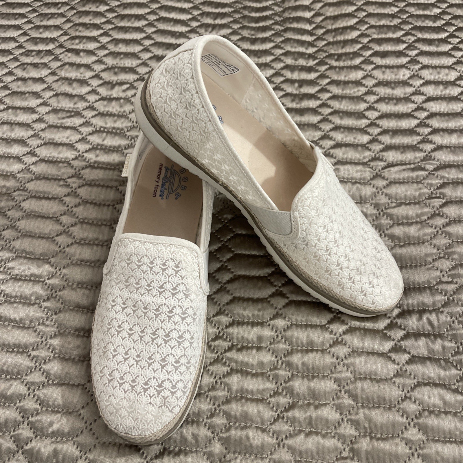 Bobs Skechers W S10 Ivory Memory Foam Crochet Lace Slip-On Shoes Excellent Cond