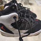 Jordan Max Aura TD Red & Black Suede Sneakers Size 6.5 — photo 2
