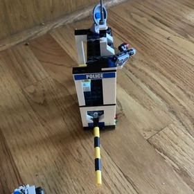 LEGO CITY 7743 & 7744 Police Headquarters 100% Complete w/Minifigures & Manuals