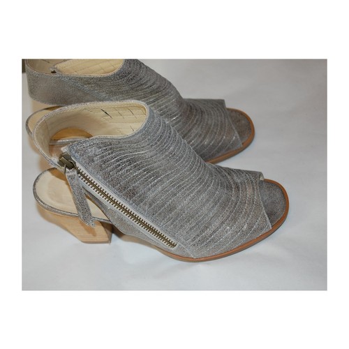 Paul Green Women's Cayanne Peep Toe Brushed Leather Bootie Metallic Smoke Size 6 - Picture 9 of 9