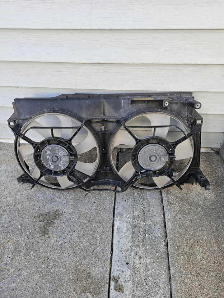 Subaru BRZ Scion FR-S 2013-2016 OEM Radiator  Fan Shroud - Image 2 of 2