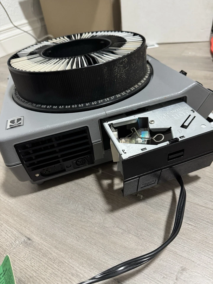 Proyector Kodak Ektagraphic III ATS, control remoto, estuche, lente, bandeja - Excelente Foto 4 de 4