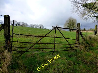 Foto 12x8 Tor, Gammy Blackfort abgebildet entlang der Ballynahatty Road c2014