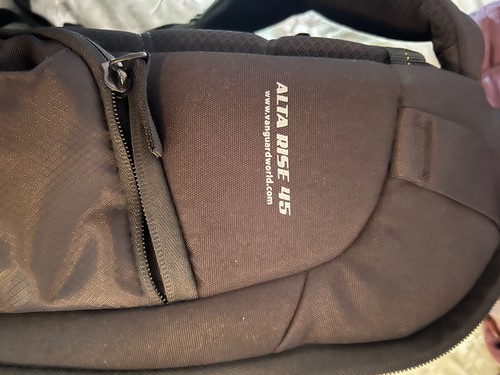 Vanguard Alta Rise 45 Backpack Black MINT CONDITION, USED ONCE - Picture 5 of 8