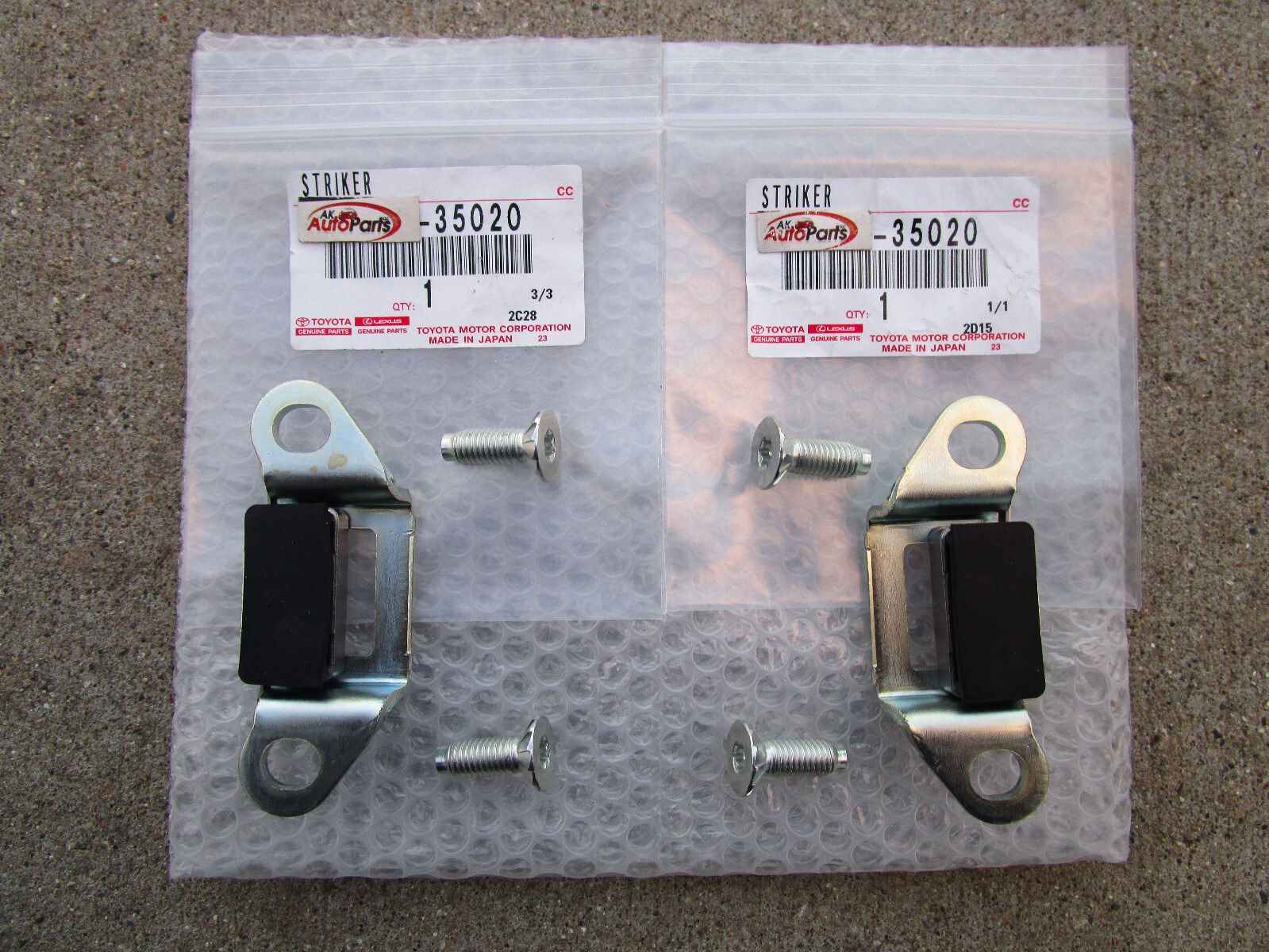 95 04 TOYOTA LEFT + RIGHT TAILGATE DOOR LOCK STRIKER PLATE OEM