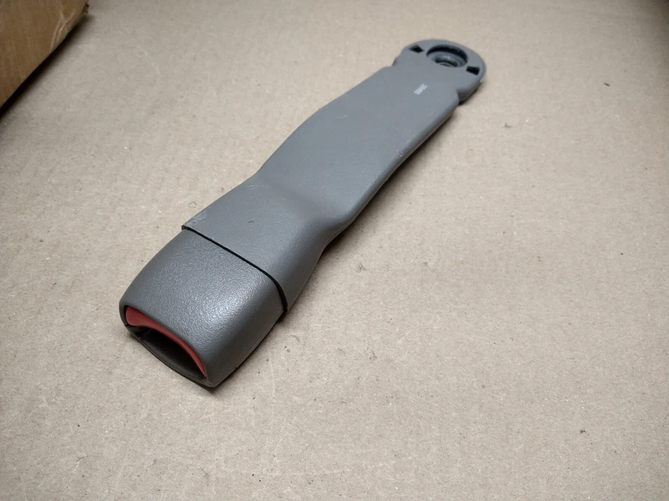 Chevrolet Suburban 2002 cinturón de seguridad del pasajero delantero hebilla código de color 922, gris Foto 2 de 4