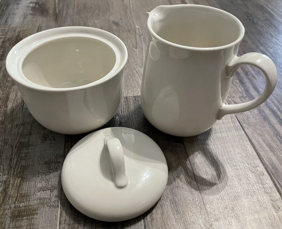 Vintage Corning Ware WHITE Cream and Sugar w/lid Farmhouse 81-TY A7 and 81-TY A7 - Image 2 of 4