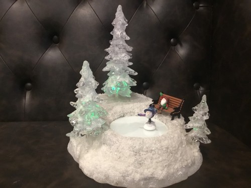 DEPT 56 ANIMATED ‘ICE & SNOW SKATING POND ‘ 56.56867 NORTH POLE SERIES - Picture 2 of 10
