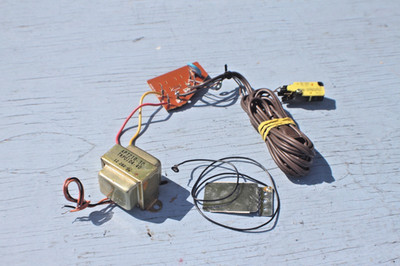 AKAI - TURNTABLE - APT210-30 - TKP0104-40 - POWER SUPPLY -WALL CORD - GOOD SHAPE