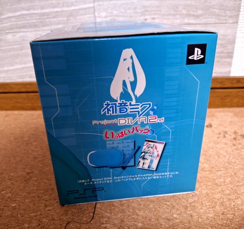 NEW PSP Hatsune Miku Project Diva 2nd Console Japan *100% SEALED + BONUSES* - Picture 4 of 7
