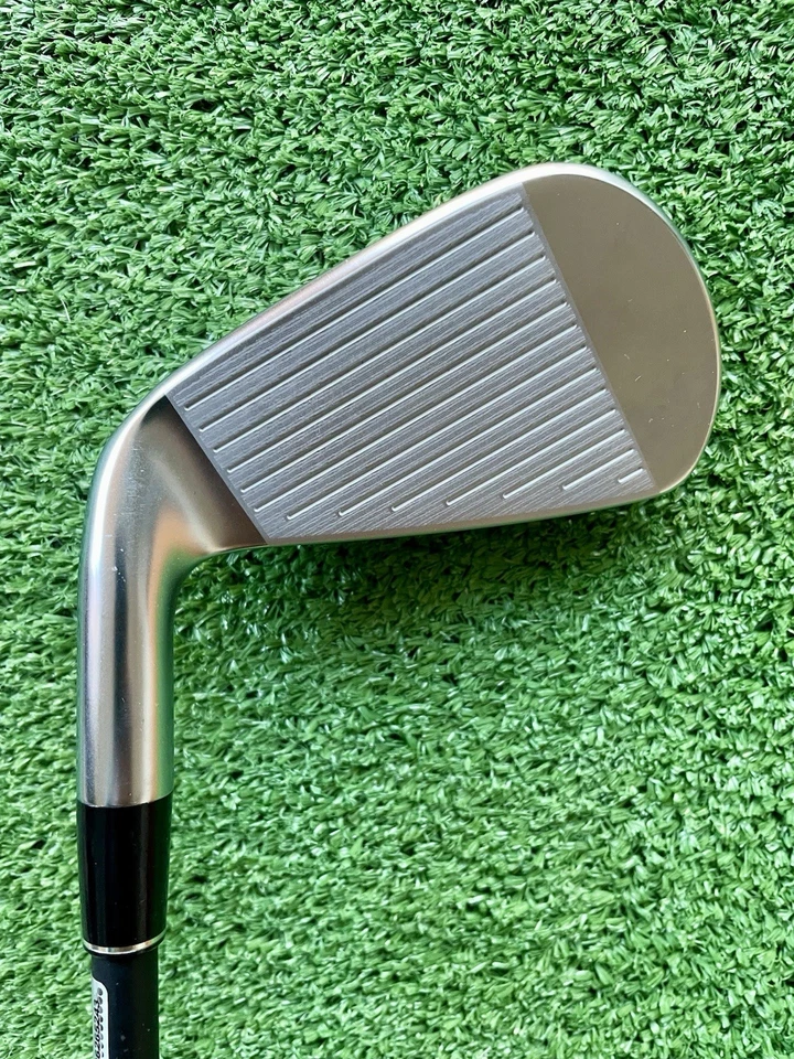 Srixon ZXiU Utility 4 Iron Regular Flex Graphite Right Handed Mens Golf Club - Image 4 of 4