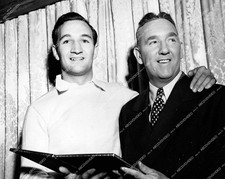 crp-68580 1941 sports football Tom Harmon w newspaper man Bill Henry film Harmon