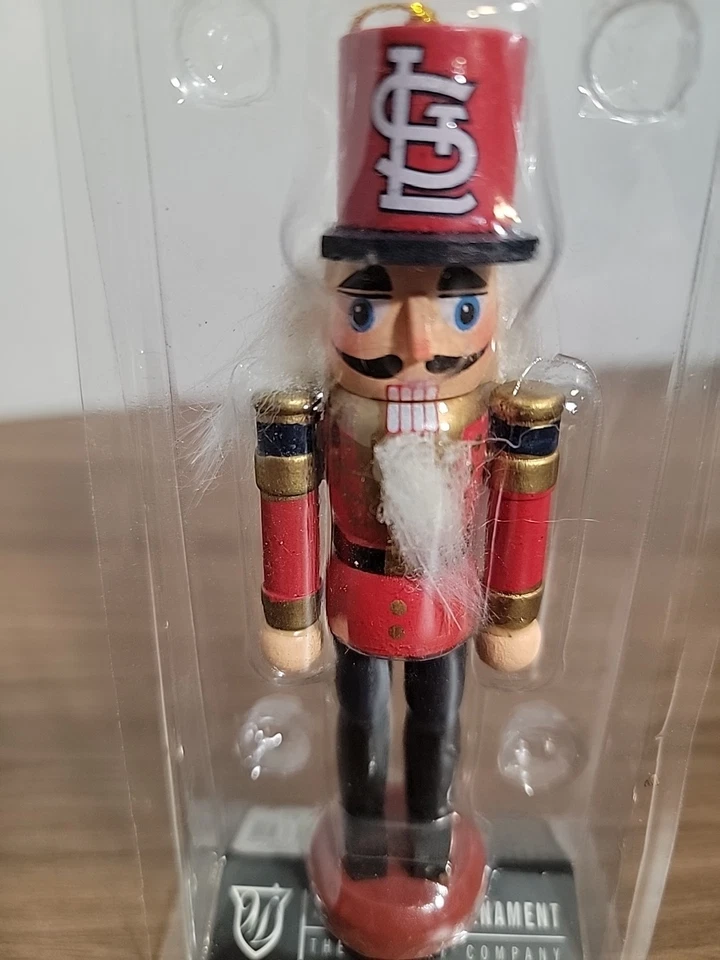 圣路易斯红雀收藏品胡桃夹子装饰记忆公司 — 第 3/4 张图片