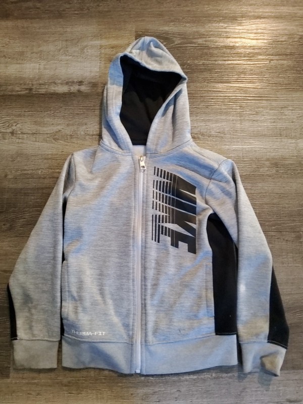 Nike Therma Fit Size Small 4-5 Years Zip Up Jacket Grey And Black