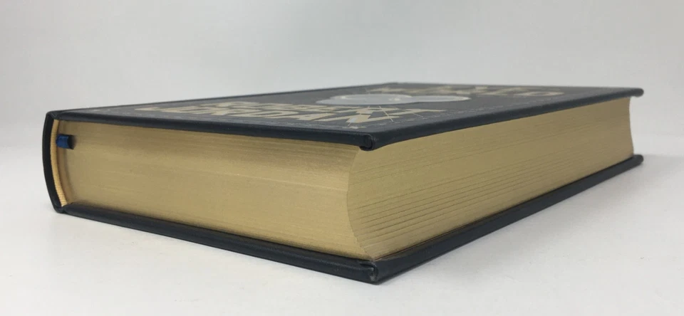 Книга Robert Jordan The Eye of the World B&N Wheel of Time в твердом переплете 1 - Изображение 3 из 4