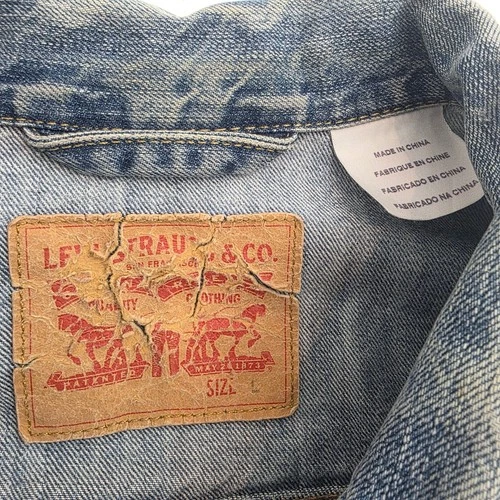 Levis Mens Trucker Jacket Light Wash Blue Denim Button Front Size L image 5