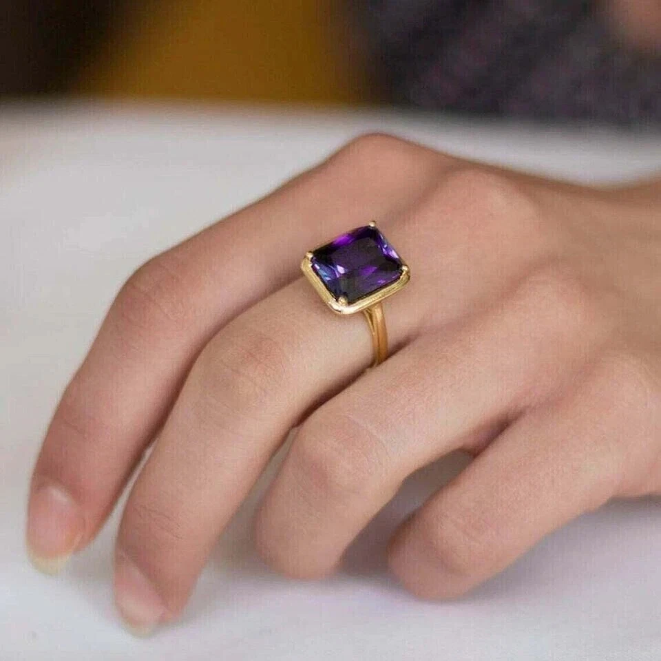 Anillo de boda de amatista para mujer creado en laboratorio esmeralda de 1 quilate acabado en oro amarillo de 14 quilates Foto 3 de 3