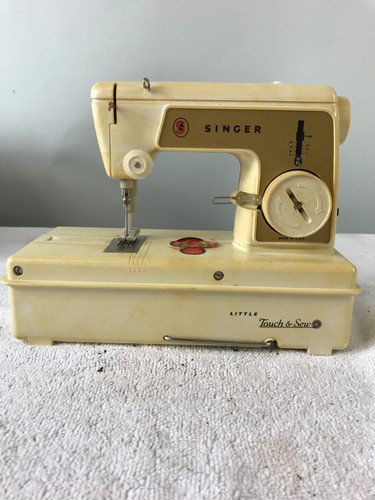Vintage Singer Little Touch & Sew Childrens Toy Sewing Machine w/ Accessories - Picture 3 of 10
